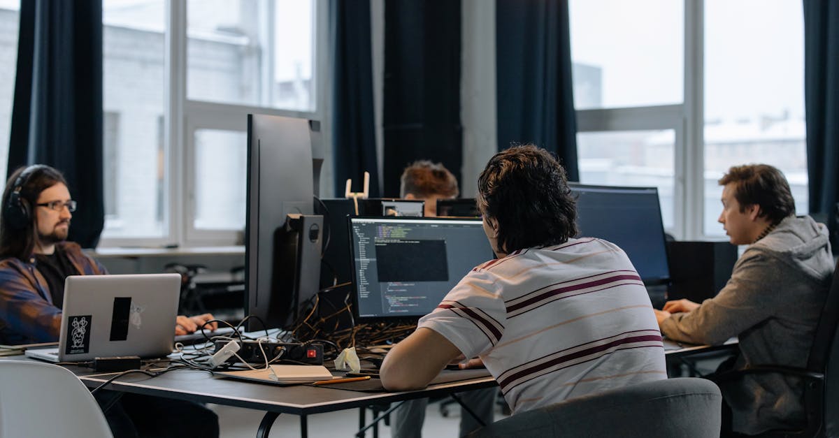 Zespół Brzewintera analizujący sygnały AI w nowoczesnym biurze