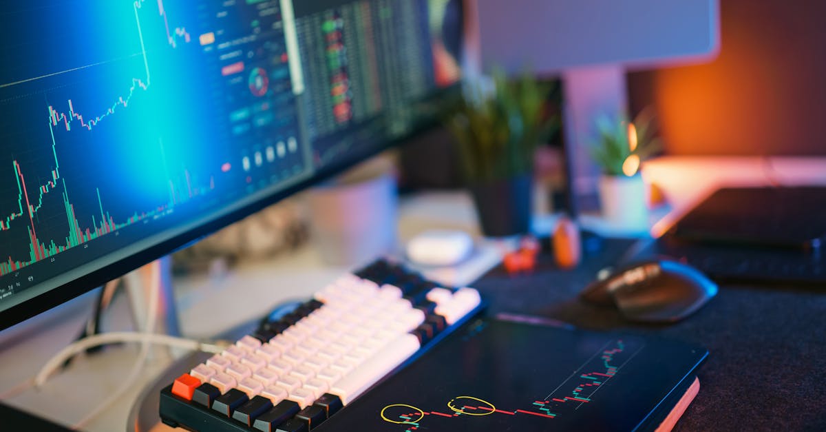 Pulpit analityczny z wieloma ekranami pokazującymi rynki finansowe